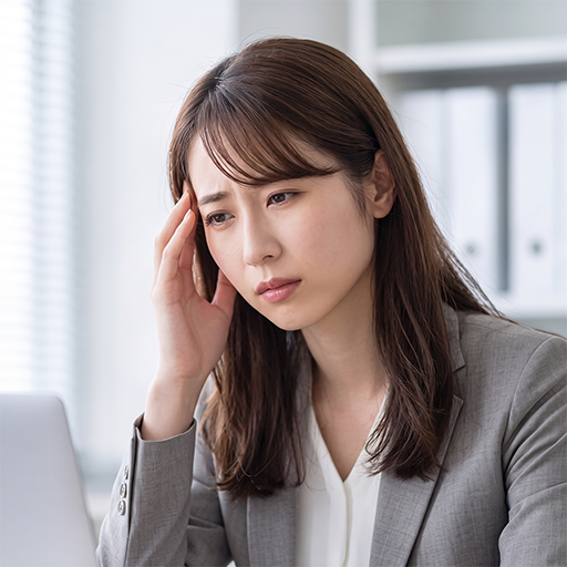 頭痛や体調不良を感じている女性